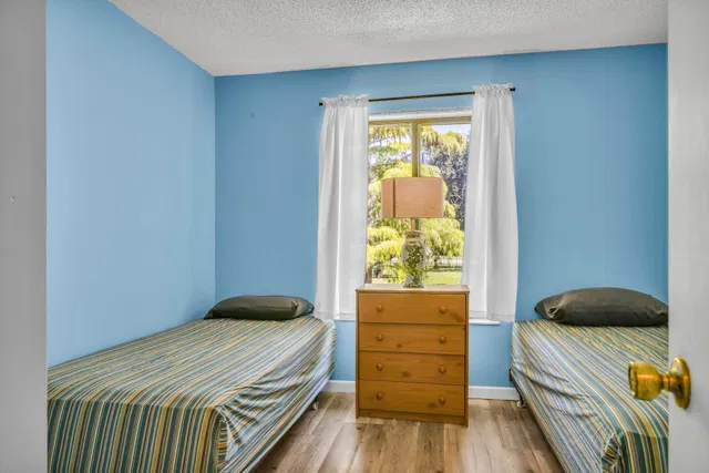 Unit E2 photo 14
