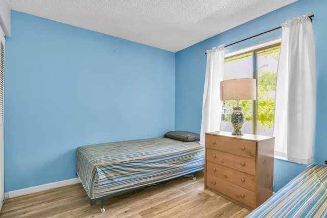 Unit E2 photo 15