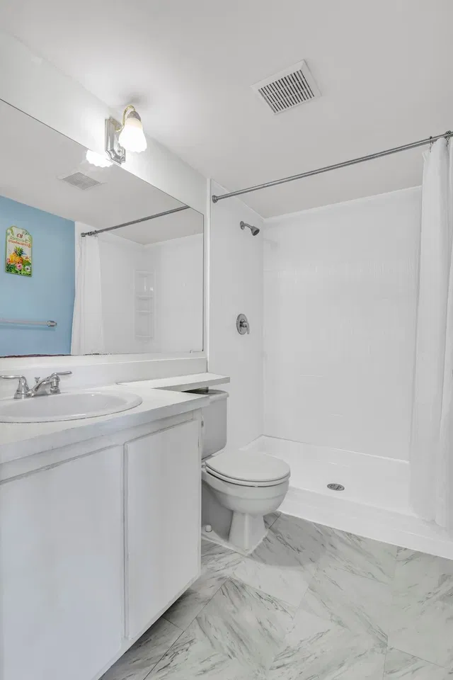Unit E2 photo 22