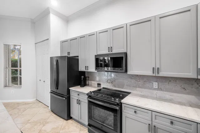 Residence photo 16