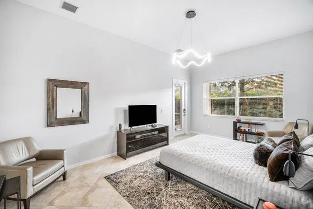Residence photo 24