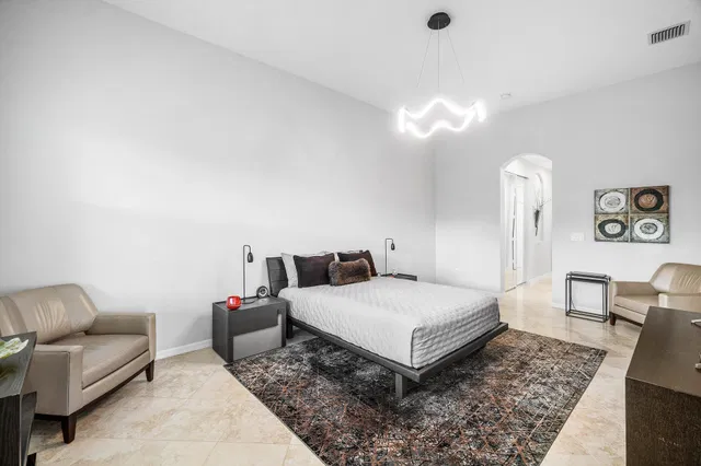 Residence photo 25