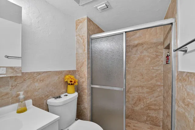 Unit 244 photo 15