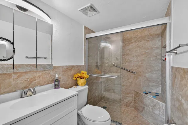 Unit 244 photo 19