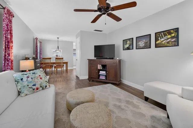 Unit 121-6 photo 3