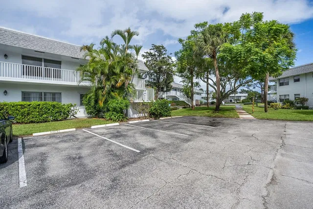 Unit 121-6 photo 18