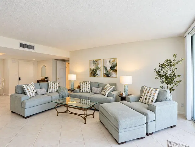 Unit 4302 photo 8