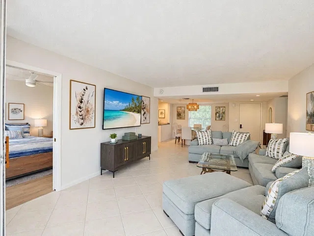 Unit 4302 photo 9