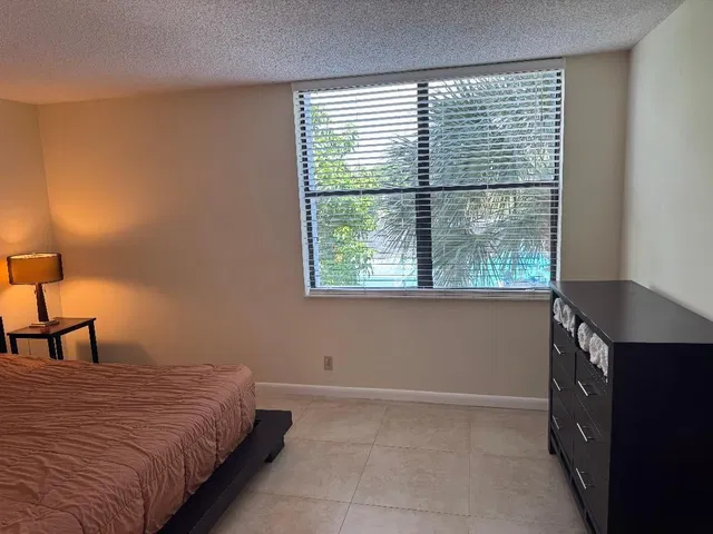 Unit 304 photo 4