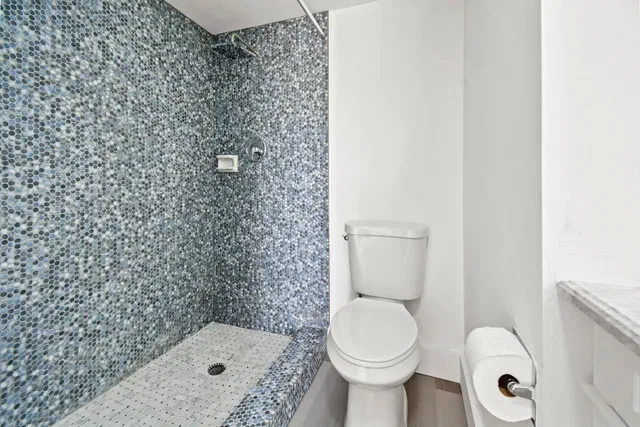  Unit C photo 16