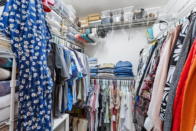 Unit B photo 27