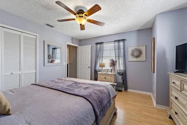 Unit B photo 31