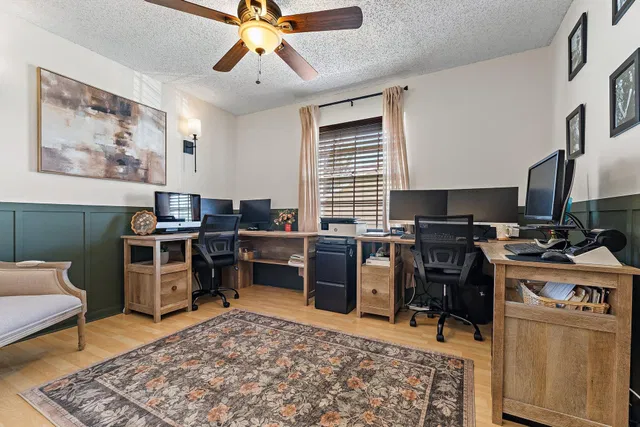 Unit B photo 34