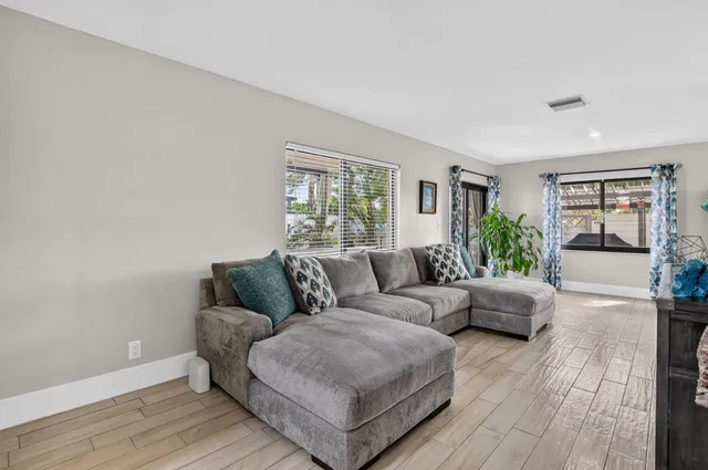 Residence photo 8
