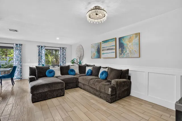 Residence photo 19
