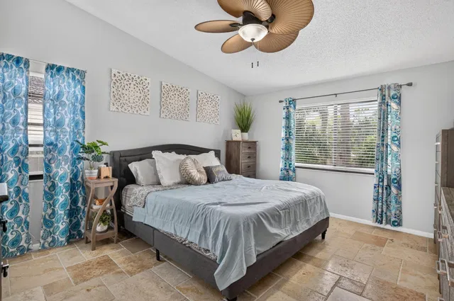 Residence photo 30