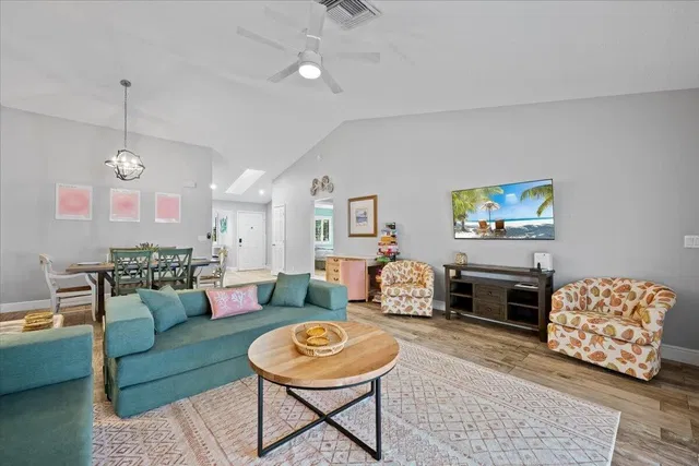  Residence photo 8