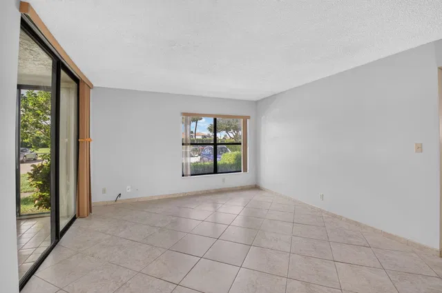Unit C photo 6