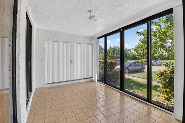 Unit C photo 25