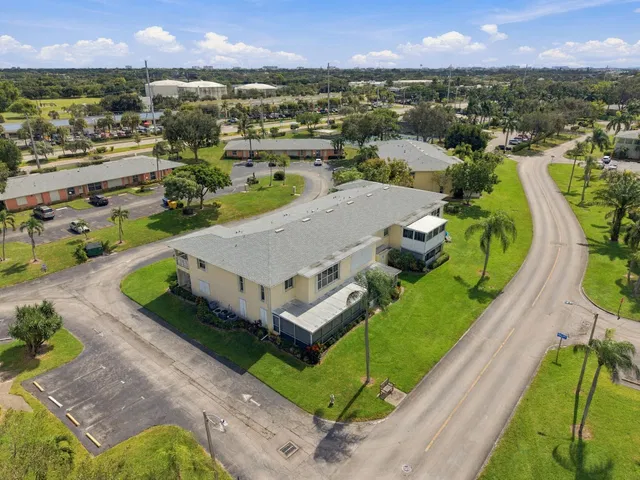 Unit 102 photo 41