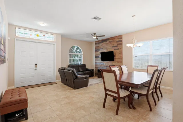  Residence photo 4