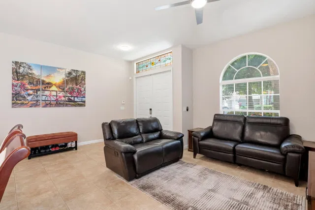  Residence photo 5