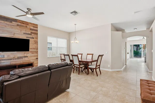  Residence photo 6