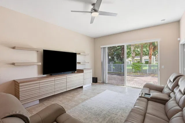  Residence photo 7