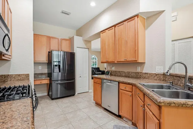 Residence photo 10