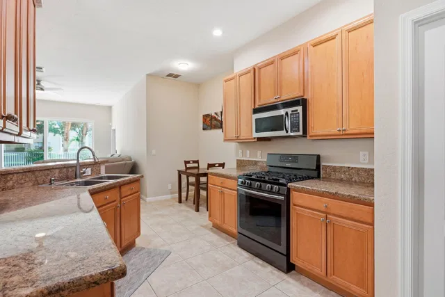  Residence photo 11