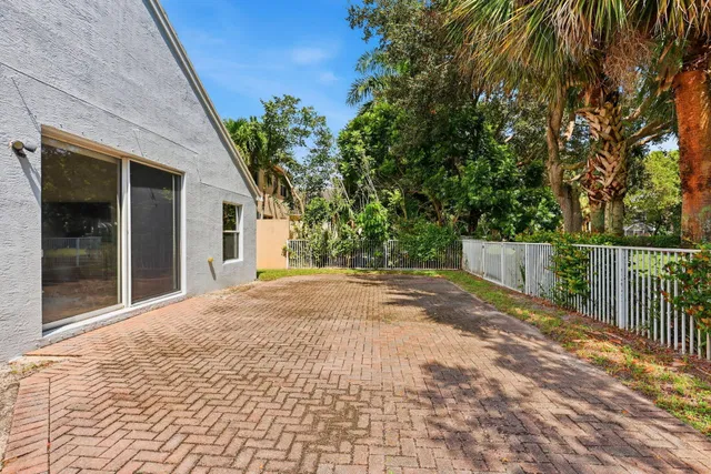  Residence photo 21