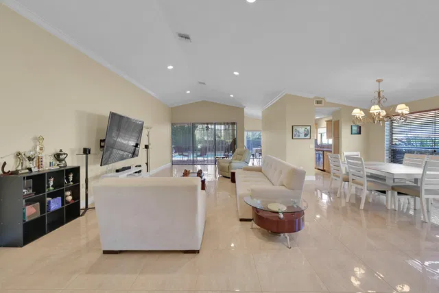  Residence photo 5