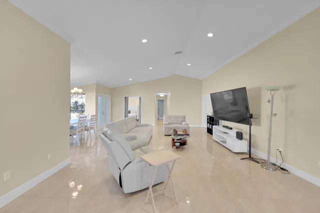  Residence photo 6