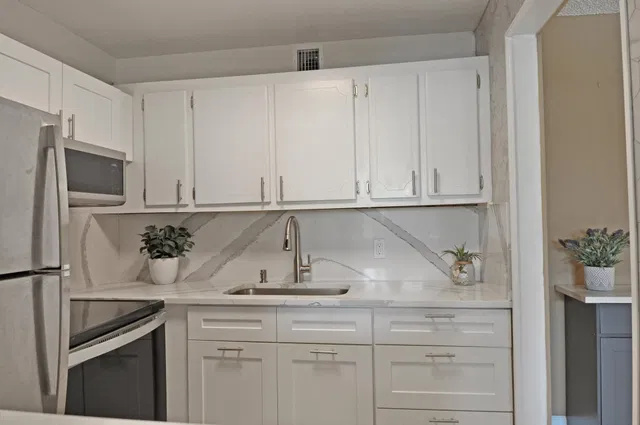 Residence photo 3