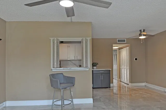 Residence photo 5