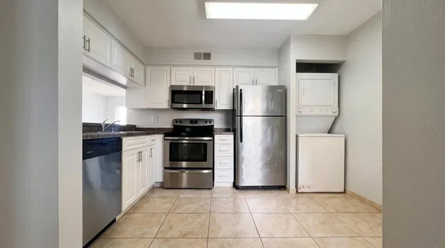 Residence photo 2