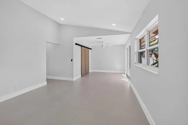 Residence photo 4