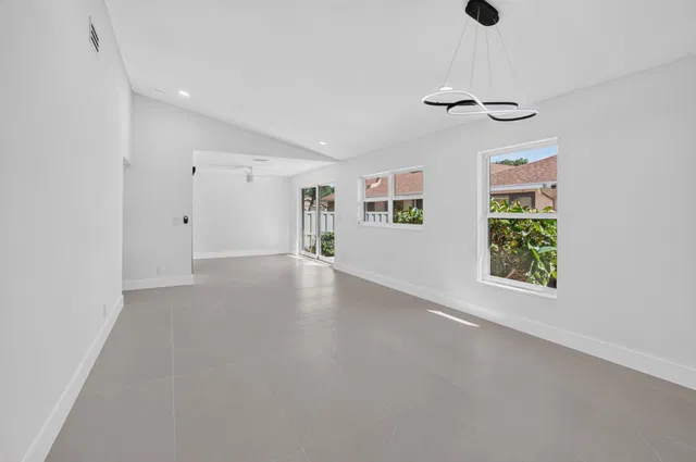  Residence photo 5