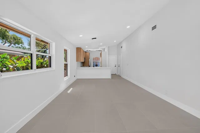  Residence photo 8
