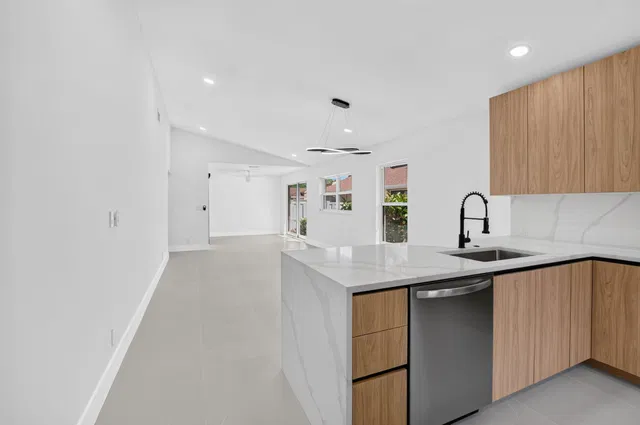 Residence photo 14