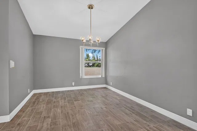 Residence photo 16