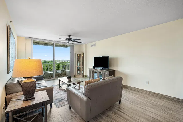 Boynton Beach Club Unit 710 photo 5