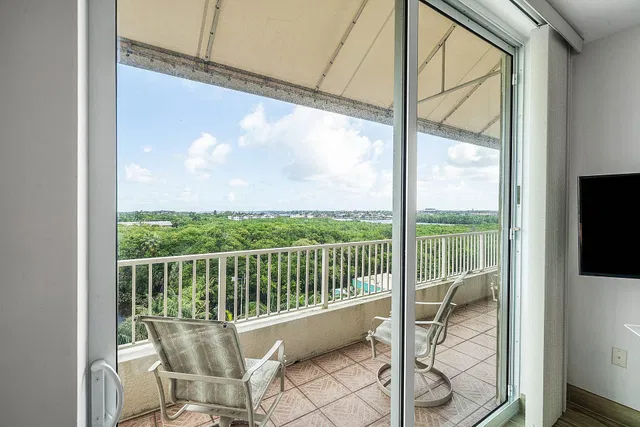 Boynton Beach Club Unit 710 photo 13