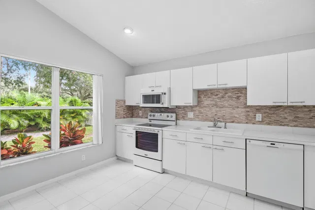 Residence photo 5