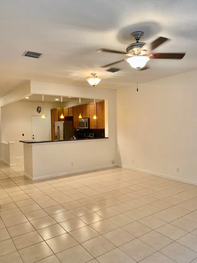  Residence photo 16