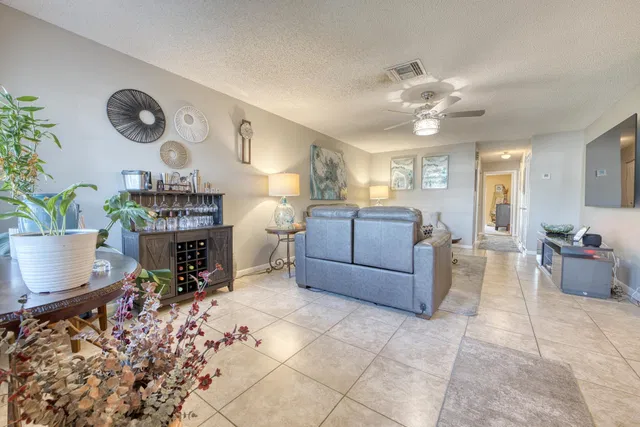  Residence photo 5