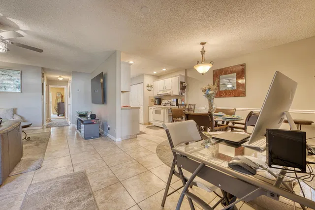  Residence photo 6