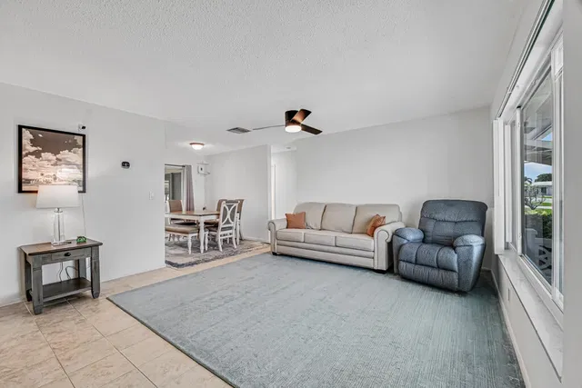  Residence photo 11
