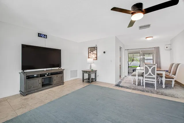  Residence photo 12