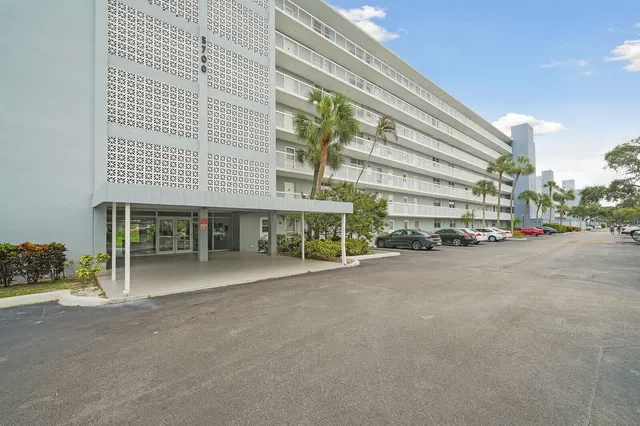 Unit 405 photo 2